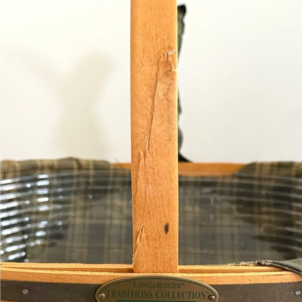 1998 Longaberger Traditions Collections Hospitality Basket w/Green Plaid Liner